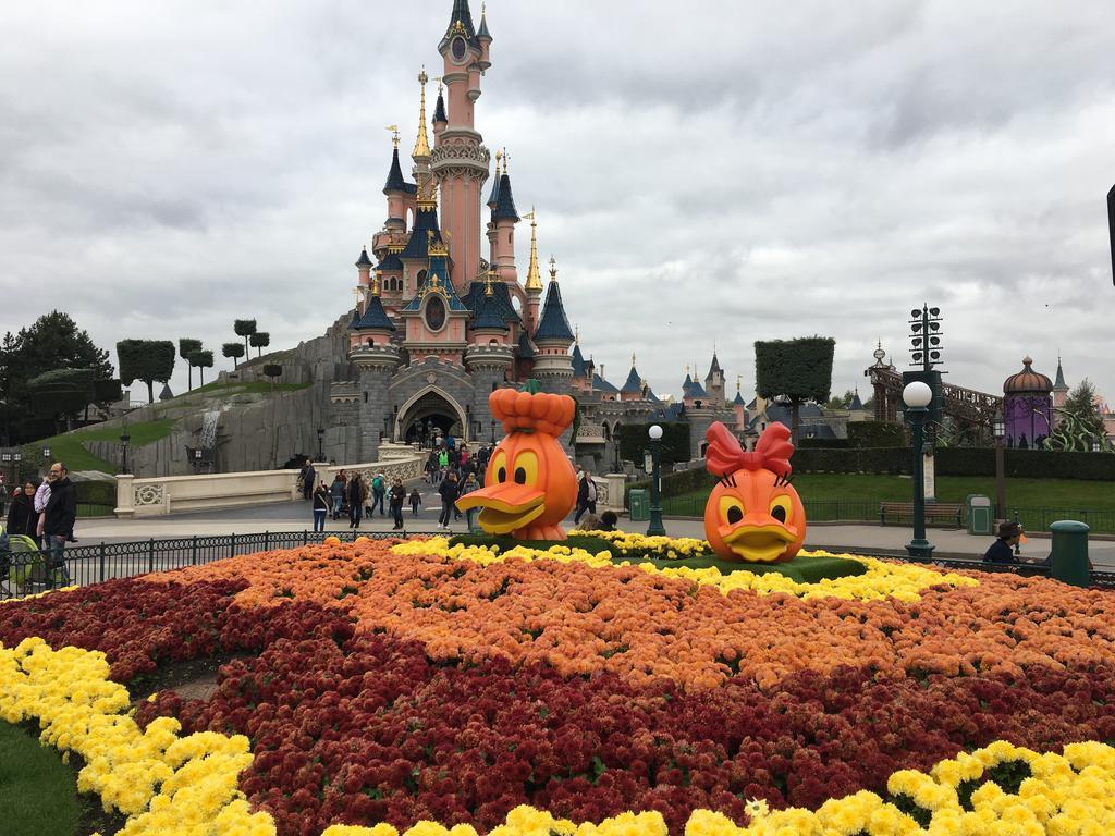 F&B'S Home Disneyland Paris Серри Экстерьер фото