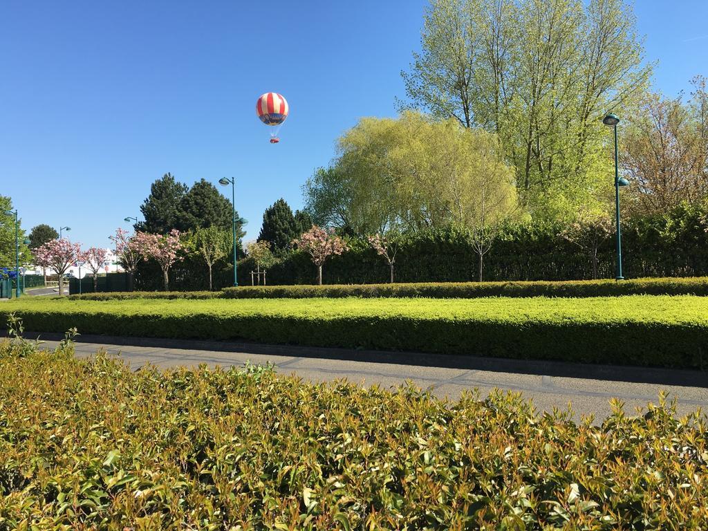 F&B'S Home Disneyland Paris Серри Экстерьер фото