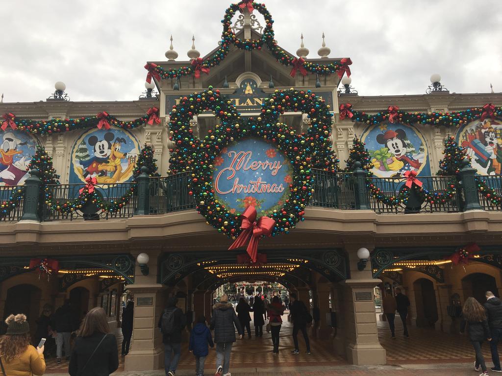 F&B'S Home Disneyland Paris Серри Экстерьер фото