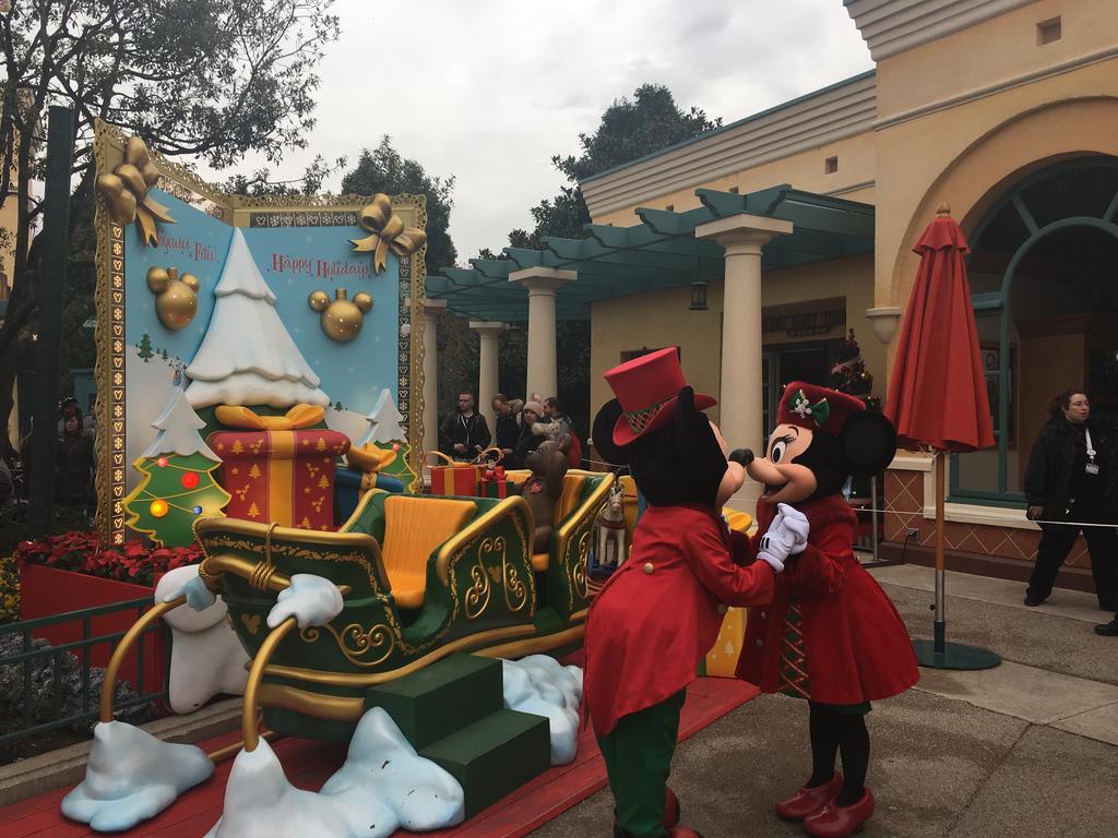 F&B'S Home Disneyland Paris Серри Экстерьер фото
